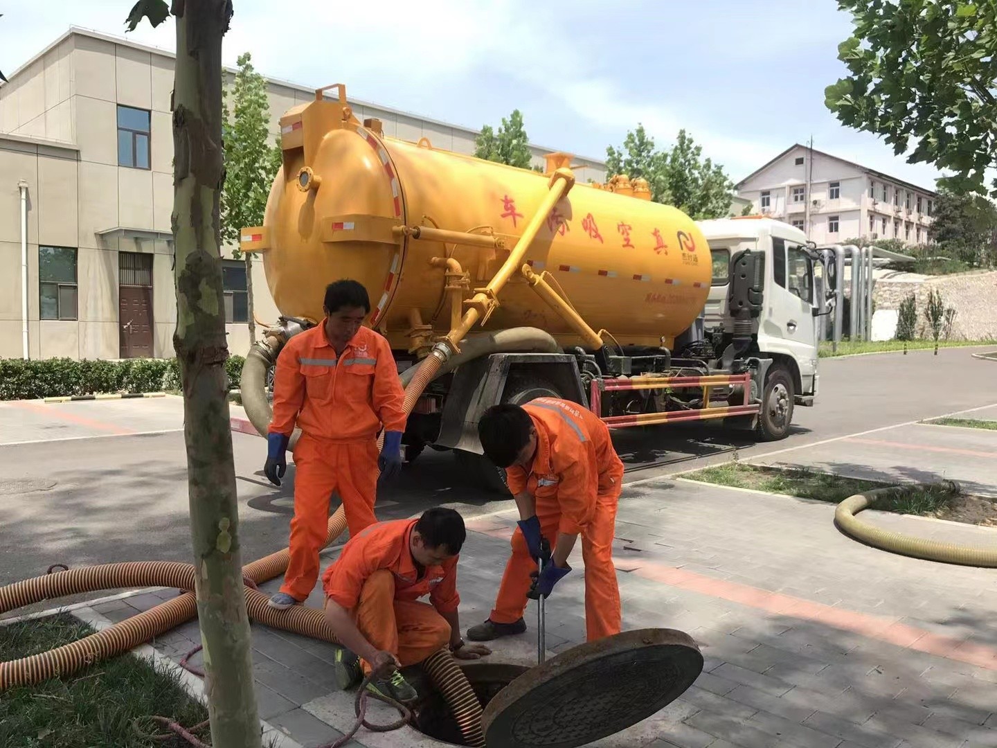 云岩化粪池清理与5-8吨吸粪车施工效率分析